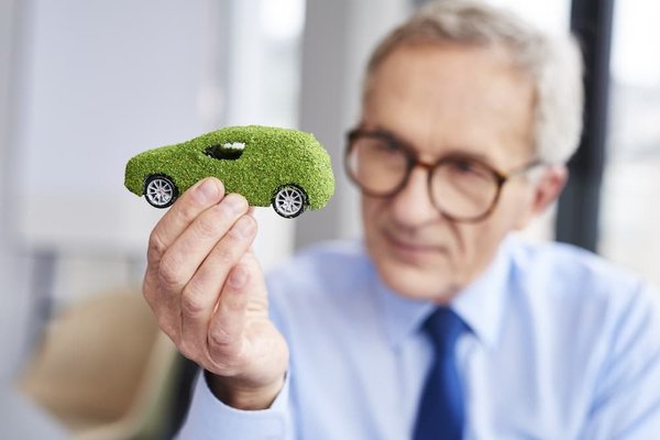 Quelle est la différence entre une voiture hybride et une voiture électrique ?